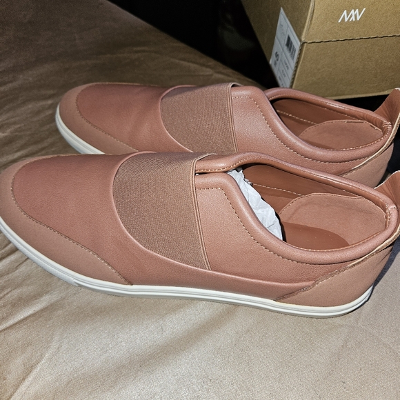 Matt & Nat LUCAS VEGAN SLIP ON SNEAKERS, women's size 9 - Picture 5 of 8